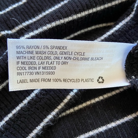 Striped turtle neck - Picture 2 of 3